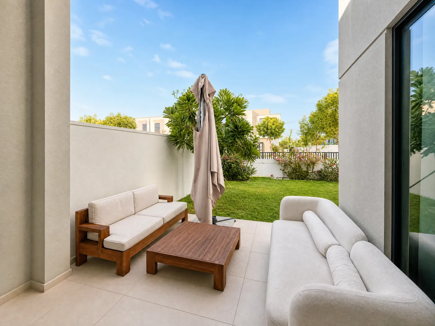 The lived-in townhouse: Photo 04, delivered by Ryselist