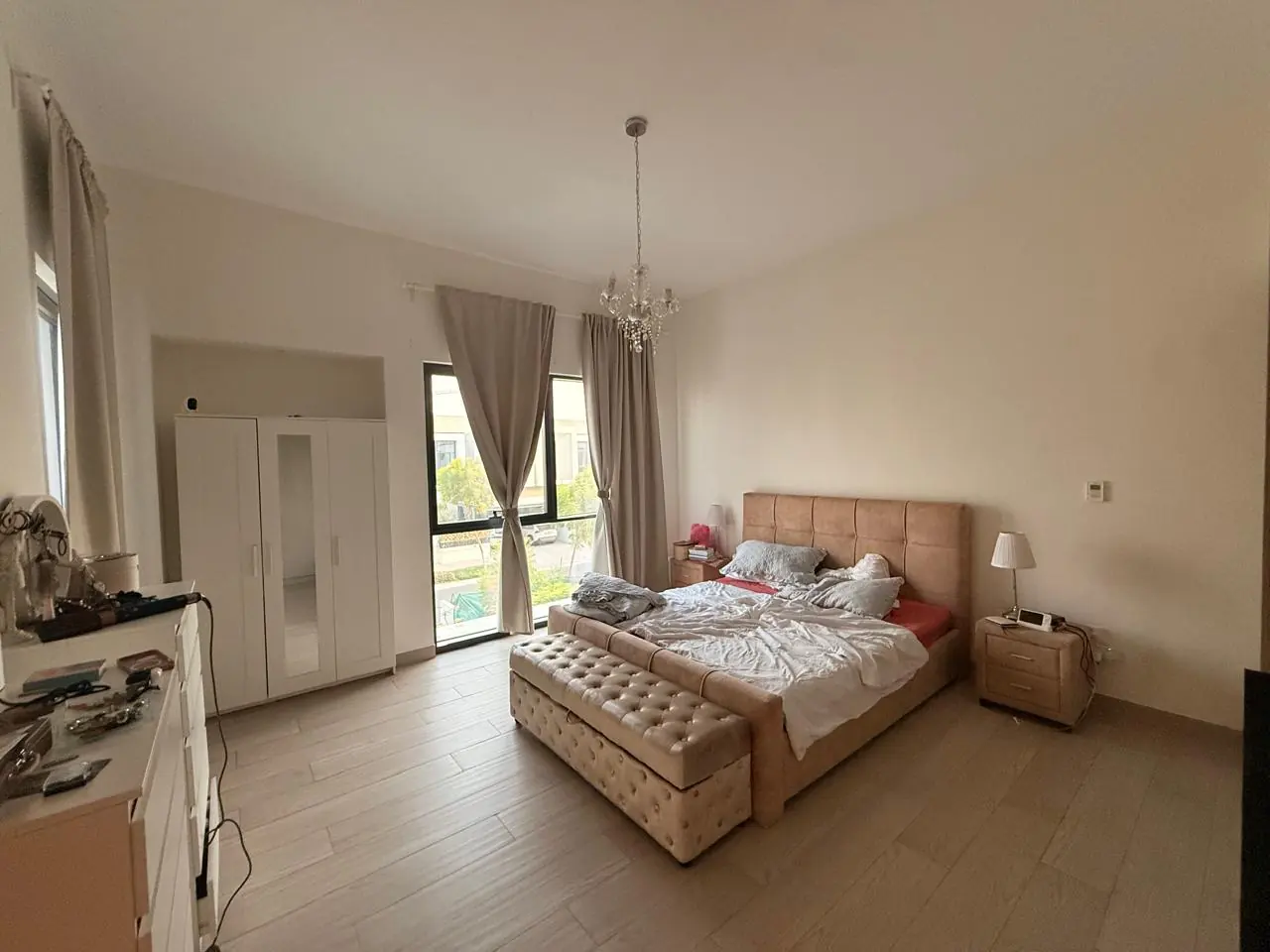 The lived-in townhouse: Photo 24, shot on the agent's phone