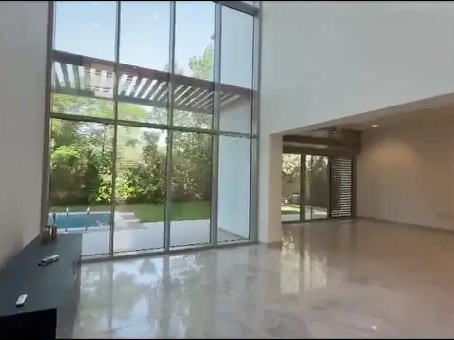 Krisztiana'nın District One'da çektiği videodan bir kare