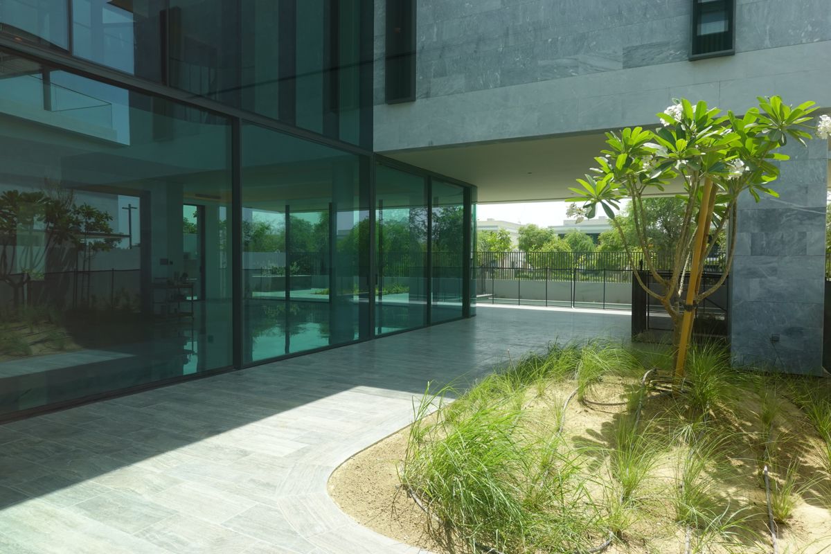The AED 3.3M rental, the agent’s own frame 3