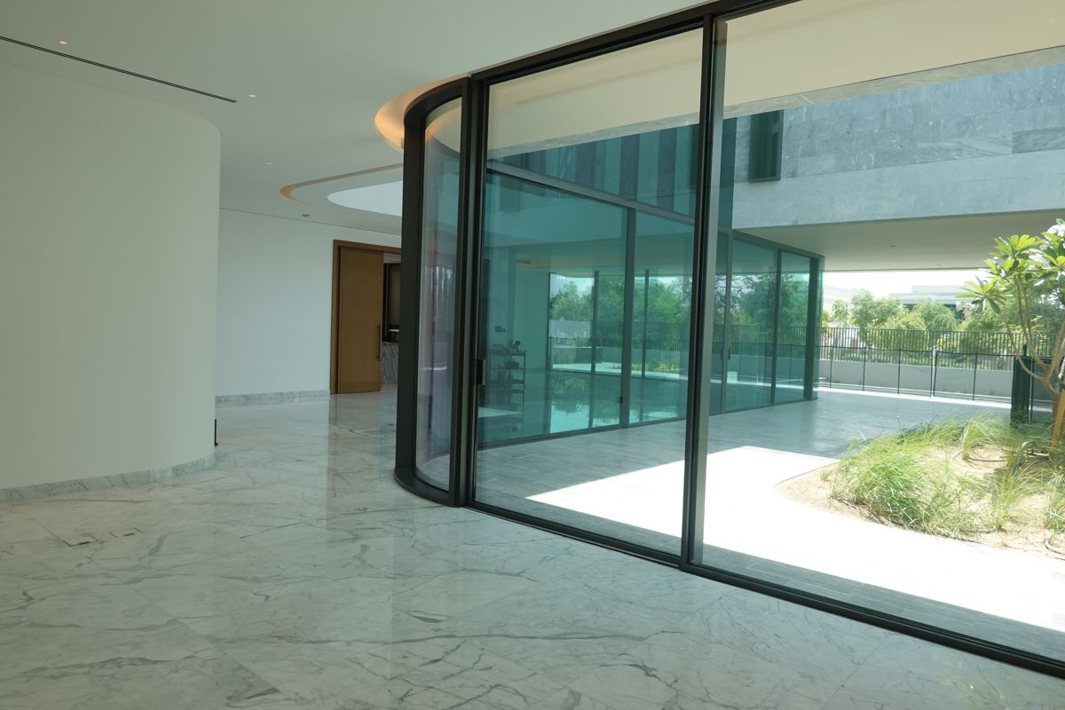 The AED 3.3M rental, the agent’s own frame 4