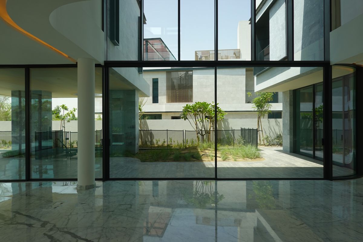 The AED 3.3M rental, the agent’s own frame 6