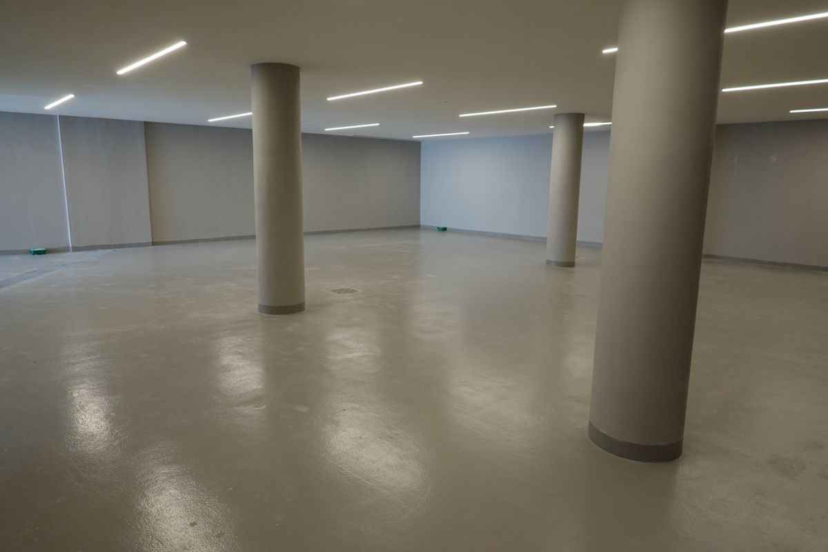 The AED 3.3M rental, the agent’s own frame 8
