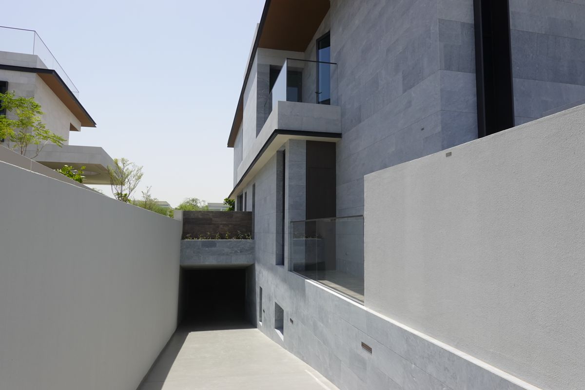 The AED 3.3M rental, the agent’s own frame 9