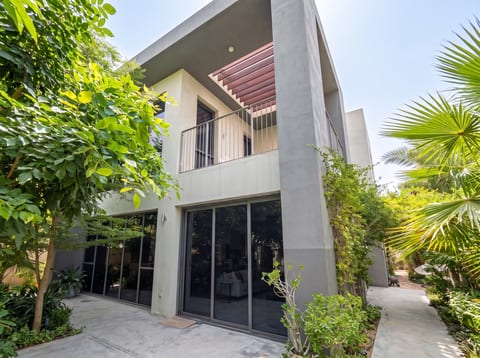 5-Bed Villa, delivered listing photo 1