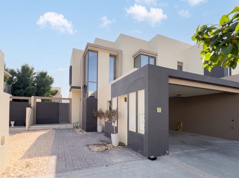 4-Bed Apartment, delivered listing photo 1