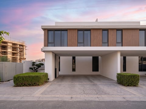5-Bed Villa, delivered listing photo 1