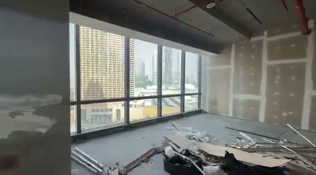 The office under construction, the agent’s own frame 1